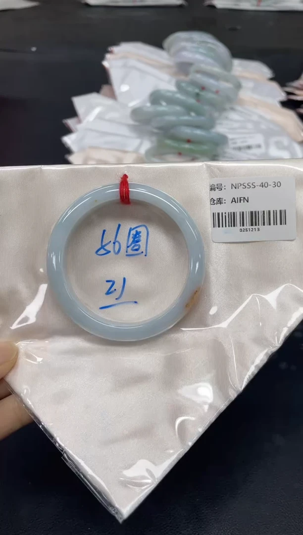 未镶嵌手镯翡翠翡翠手镯