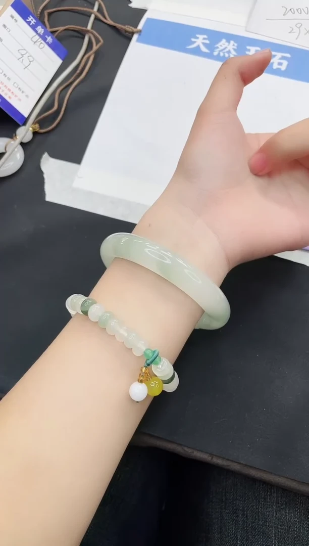 【闪购商品】石英质玉手镯未镶嵌T42-62+