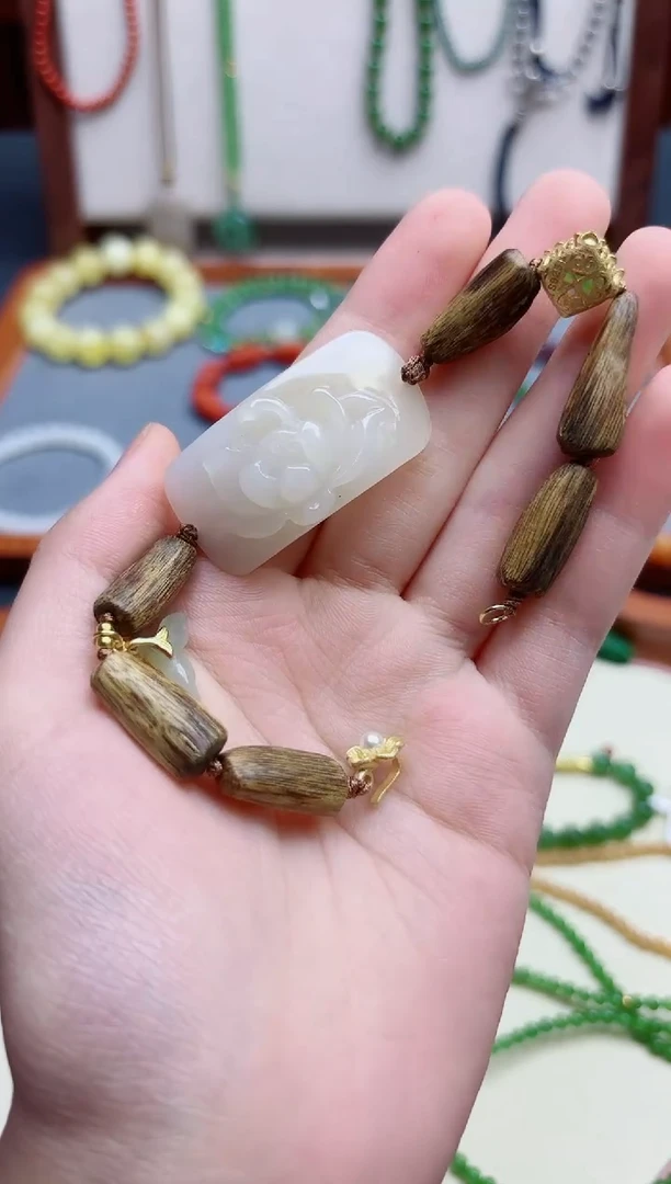 和田玉未镶嵌挂件糖白雕花手牌HX
