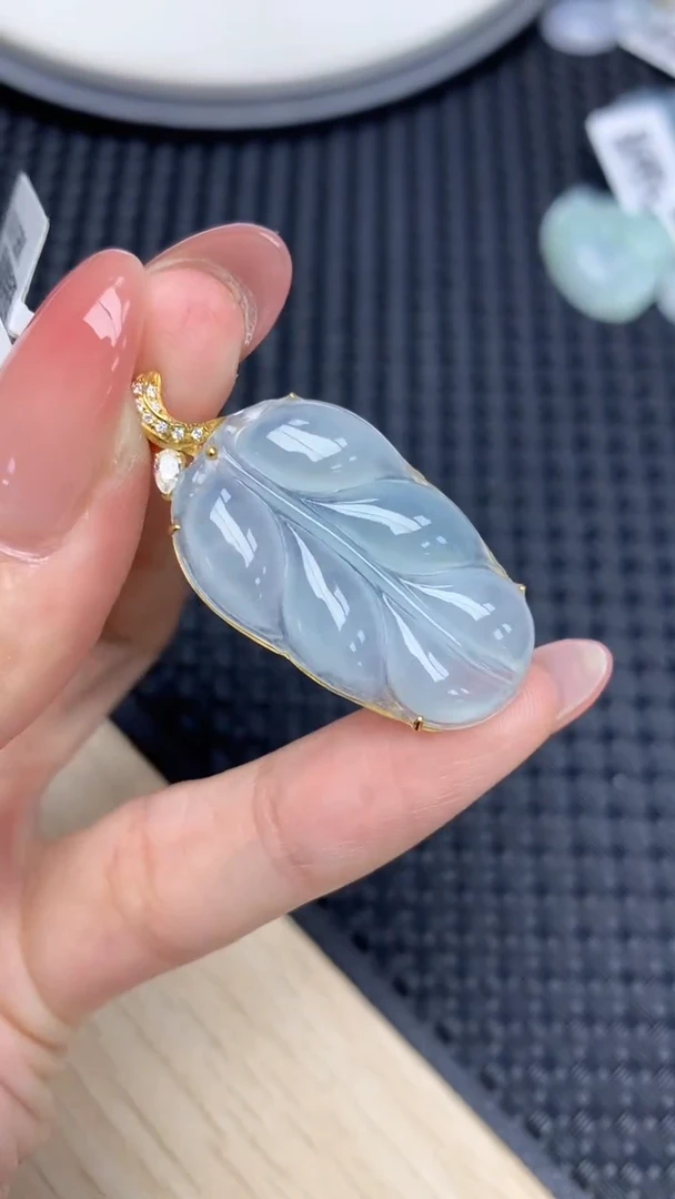 翡翠18K金镶嵌颈饰 天然翡翠a货