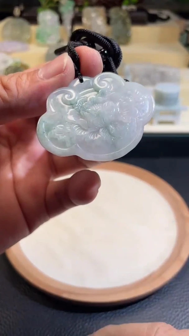 翡翠未镶嵌颈饰8/04/157