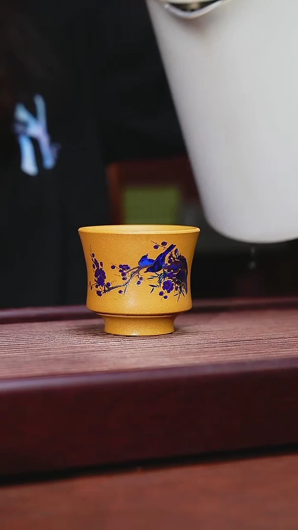 宜兴原矿紫砂   黄段珐琅彩梅花