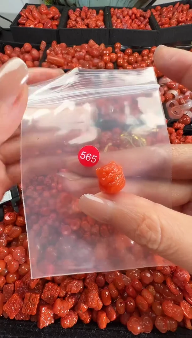 颈饰未镶嵌南红玛瑙1