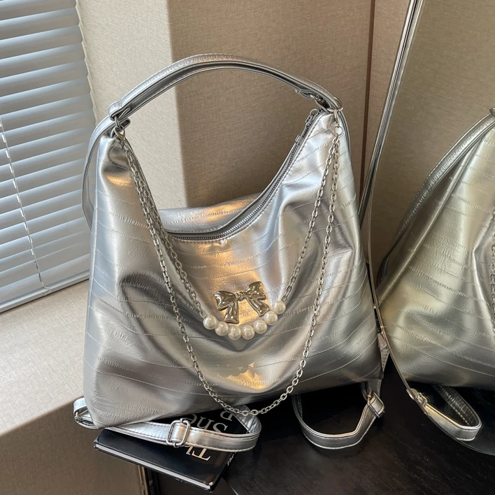 今年流行爆款包包银色软面大容量高级感质感斜挎上班手提通勤女包