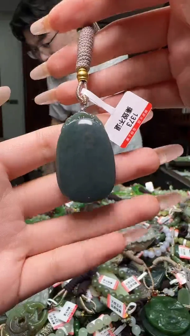 颈饰未镶嵌和田玉多样性发一