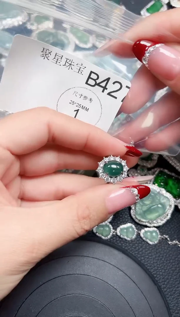 【闪购商品】翡翠颈饰未镶嵌赠皮绳427