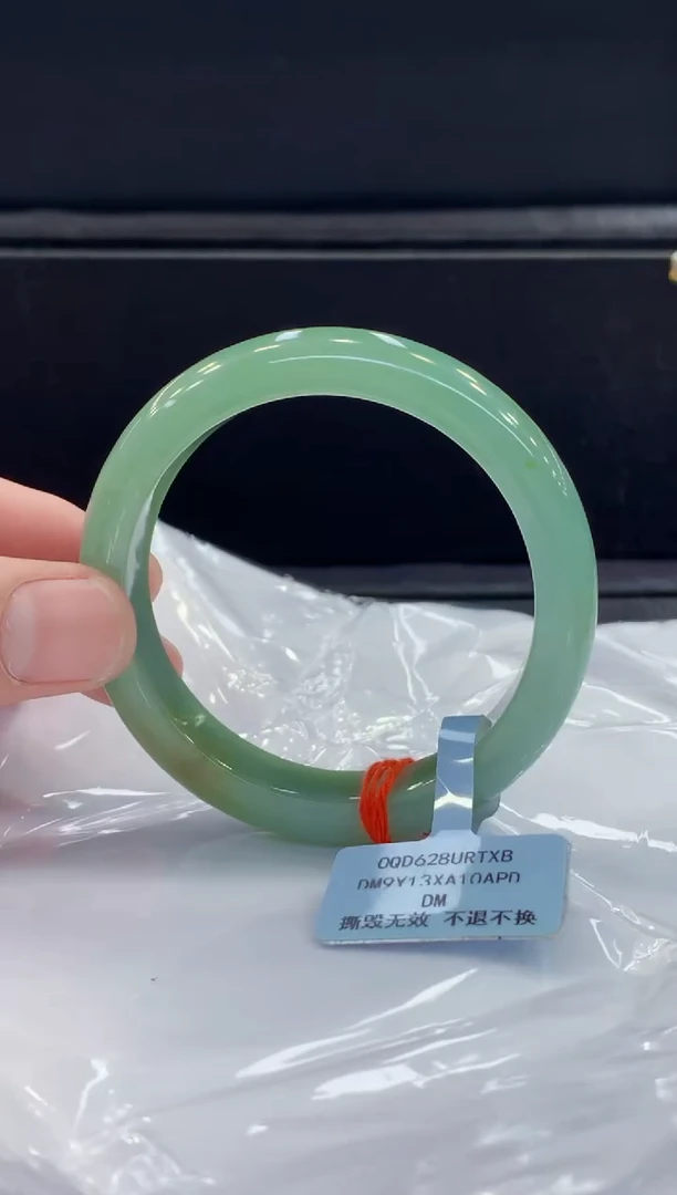 未镶嵌手镯翡翠翡翠手镯