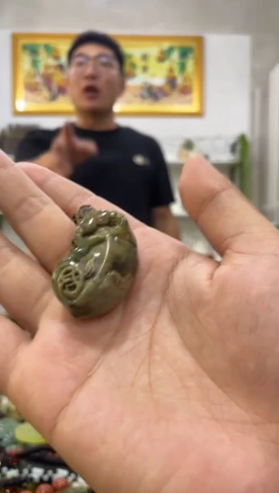 未镶嵌岫玉吊坠