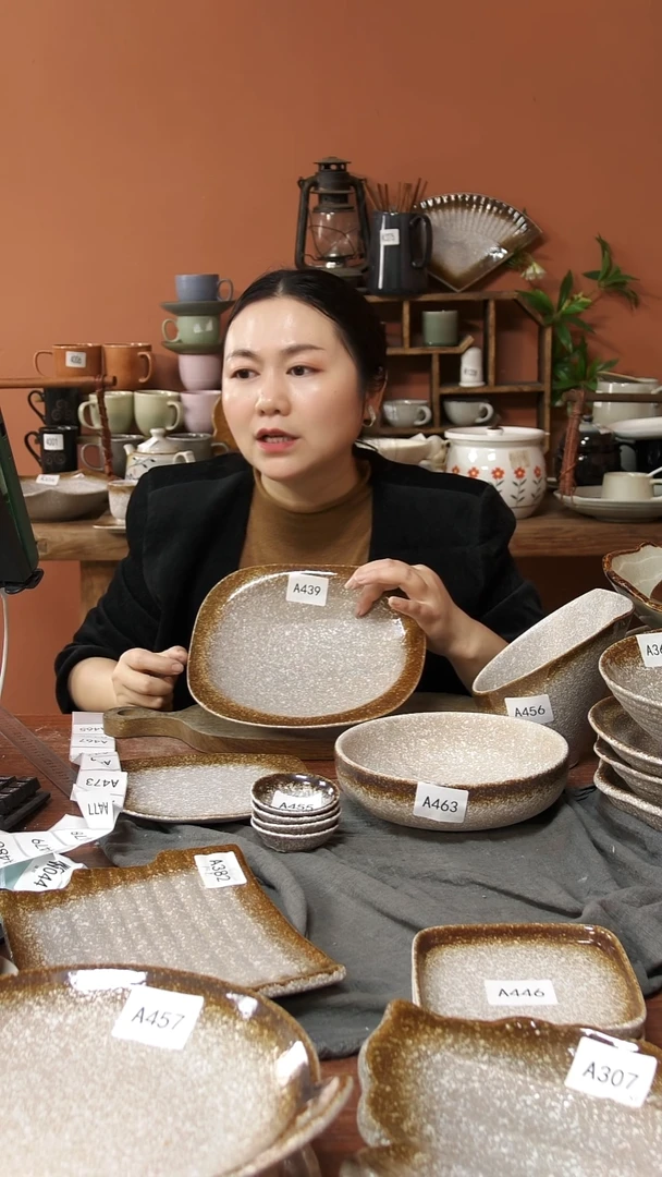 陶瓷A439 一只陶瓷粗陶四足元宝碗可能微瑕