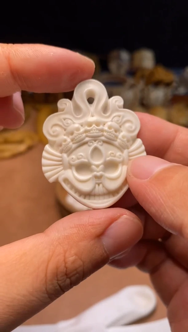 其他牛骨P1264-尸驼林吊坠-有棕裂