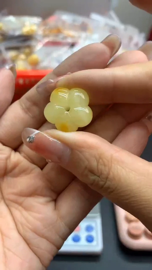 未镶嵌琥珀珠宝奇石447