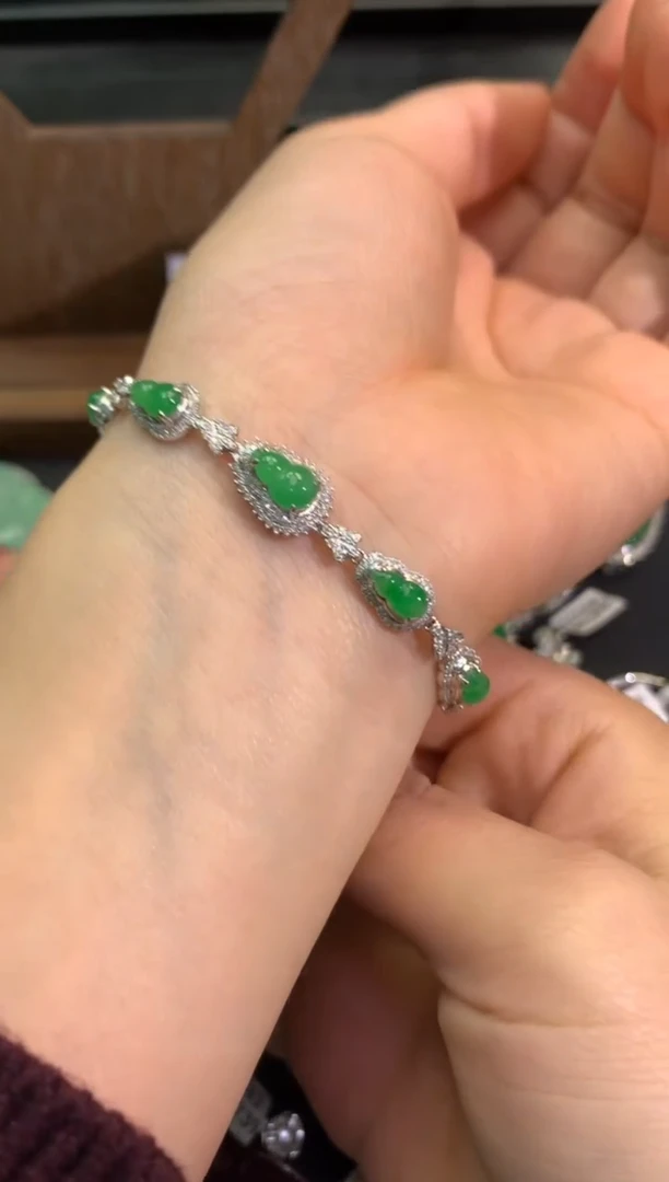 【闪购商品】翡翠吊坠(不含链)18K金镶嵌手链