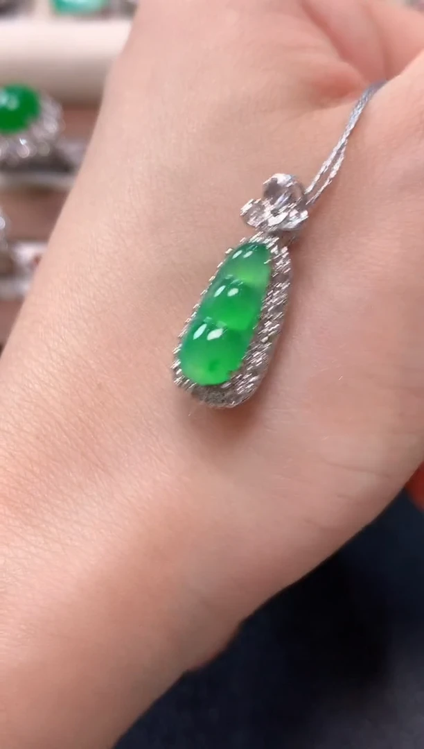 吊坠(不含链)18K金镶嵌翡翠A91 不含链