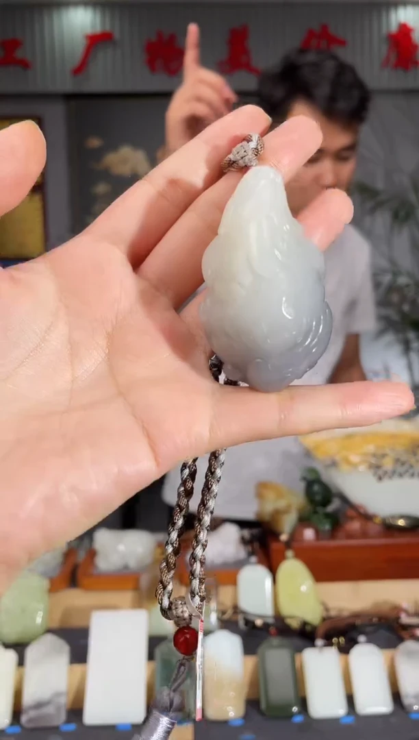 和田玉未镶嵌颈饰1