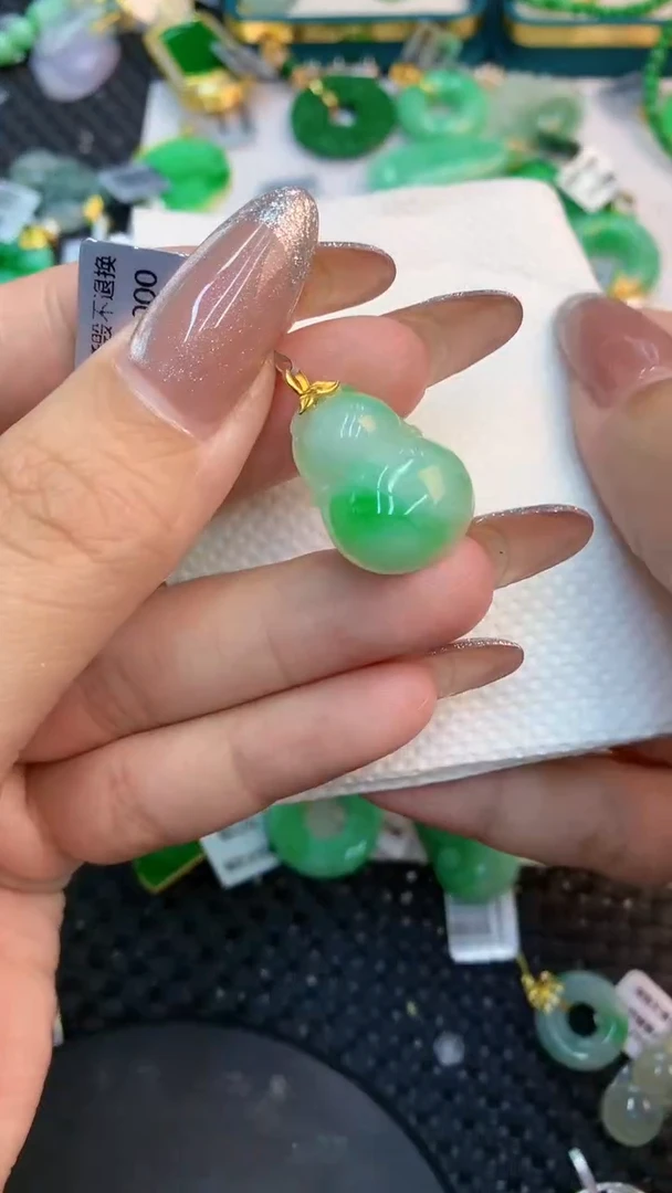 颈饰18K金镶嵌翡翠1