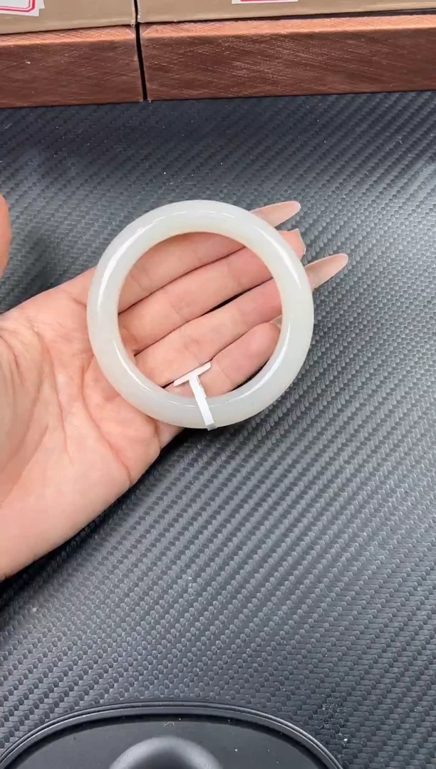 未镶嵌手镯和田玉黑山微色差57+M