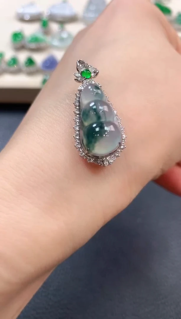 【闪购商品】翡翠吊坠(不含链)18K金镶嵌b73