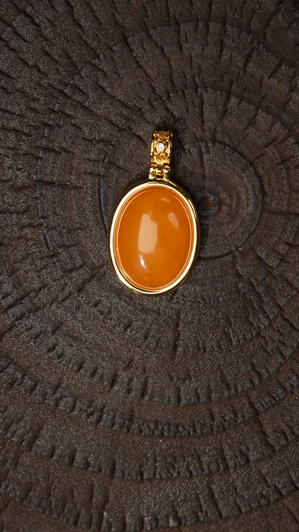 蜜蜡吊坠(赠链)银S925镶嵌蛋面