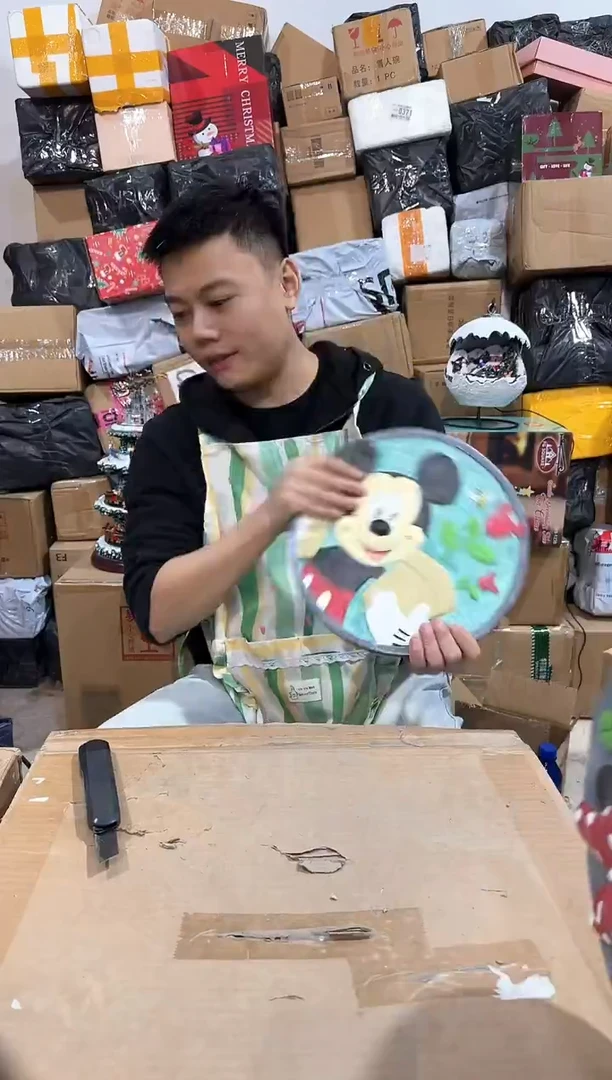 瓷片米奇抱花水泥盘