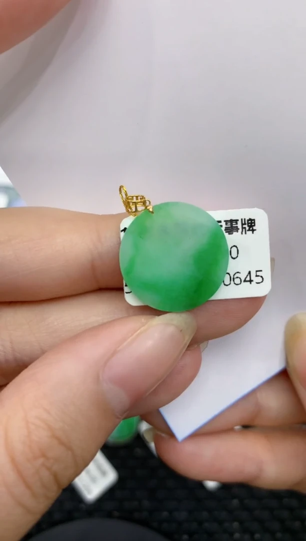 【闪购商品】翡翠颈饰18K金镶嵌8888888888