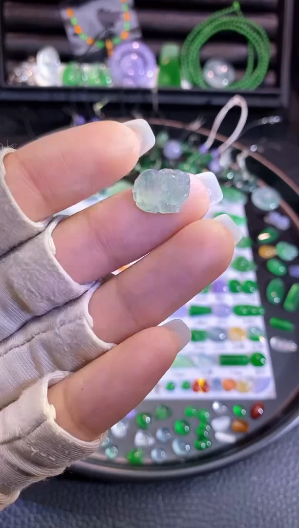 翡翠挂件未镶嵌貔貅