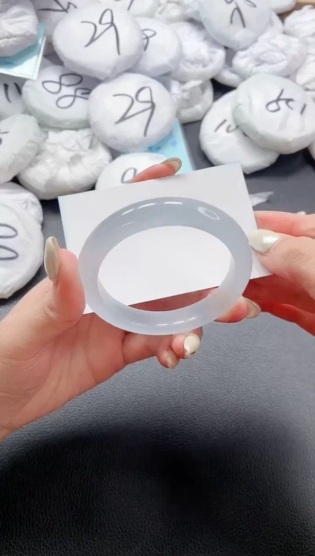 【闪购商品】石英质玉手镯未镶嵌 7L157-53