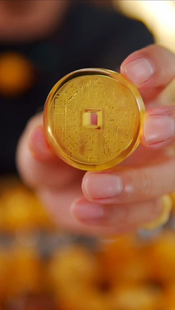 裸石金珀未镶嵌金珀雕刻花钱18.18