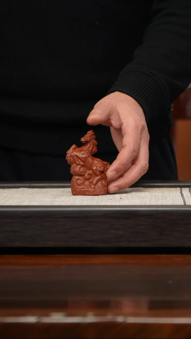 【闪购商品】紫砂茶壶朱泥云马