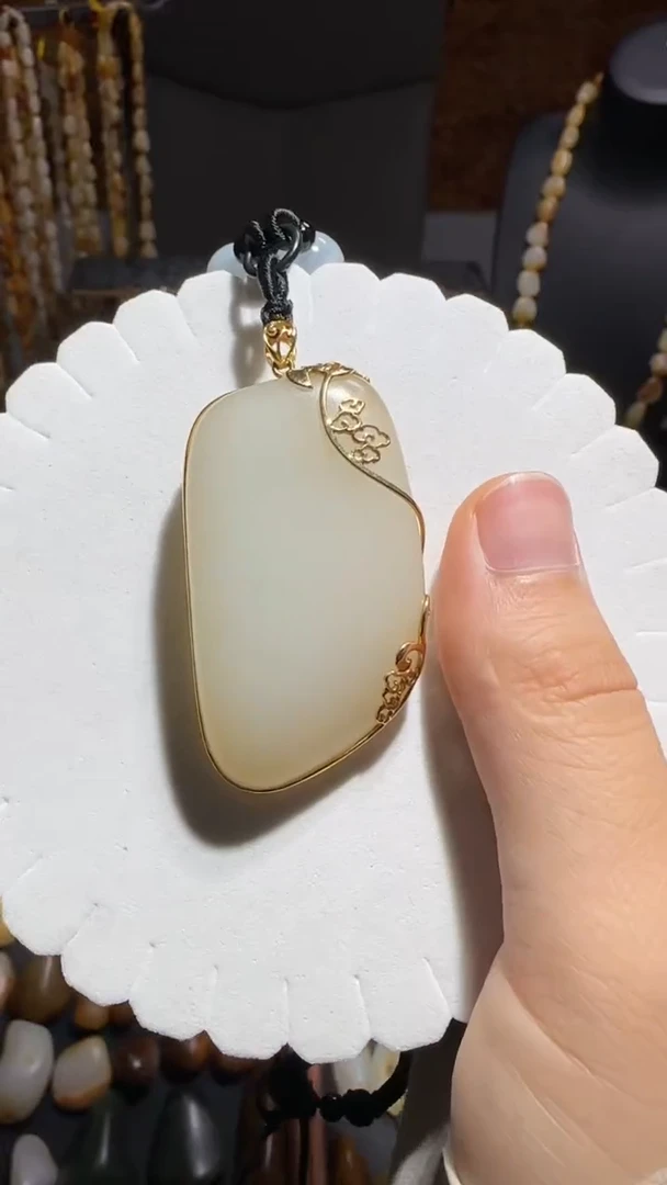 和田玉未镶嵌吊坠(不含链)47克