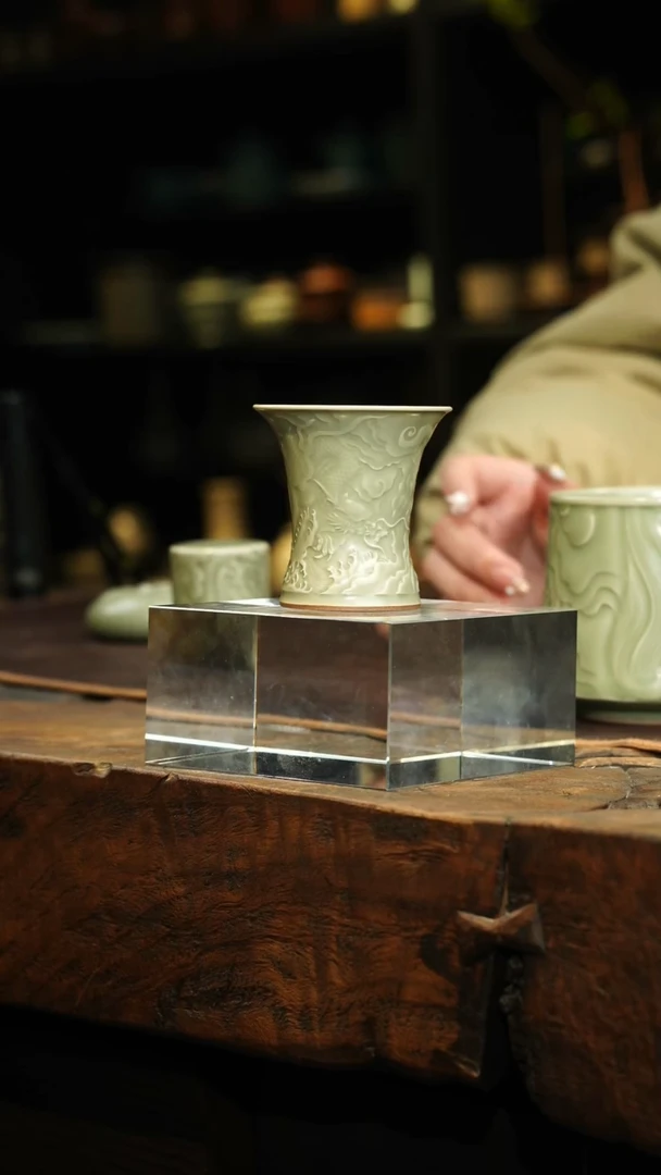 【闪购商品】瓷片李斌 飞龙豆青束腰杯