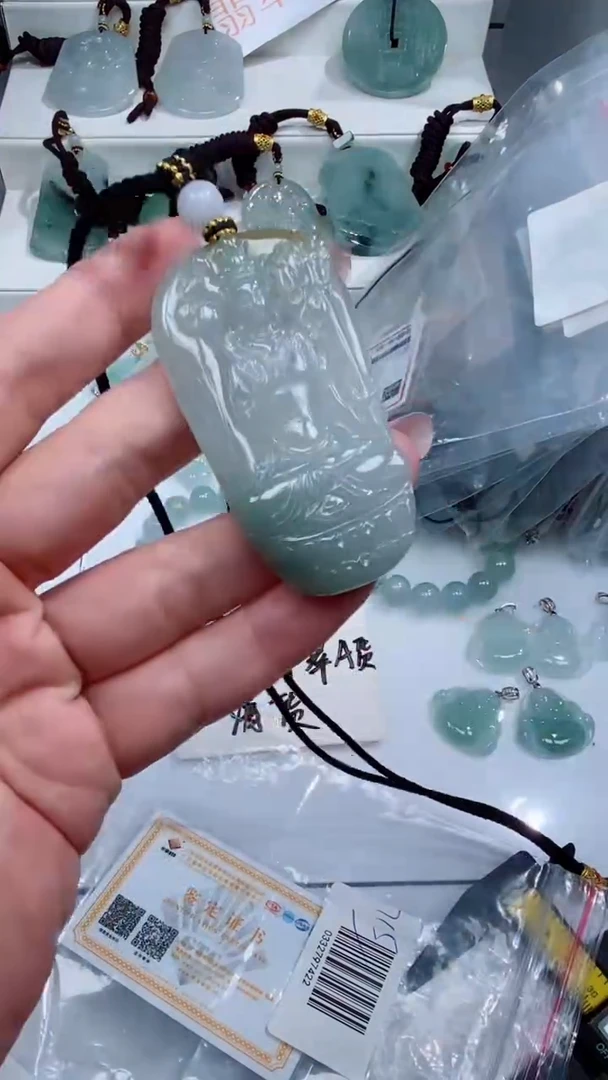 颈饰未镶嵌翡翠吊坠