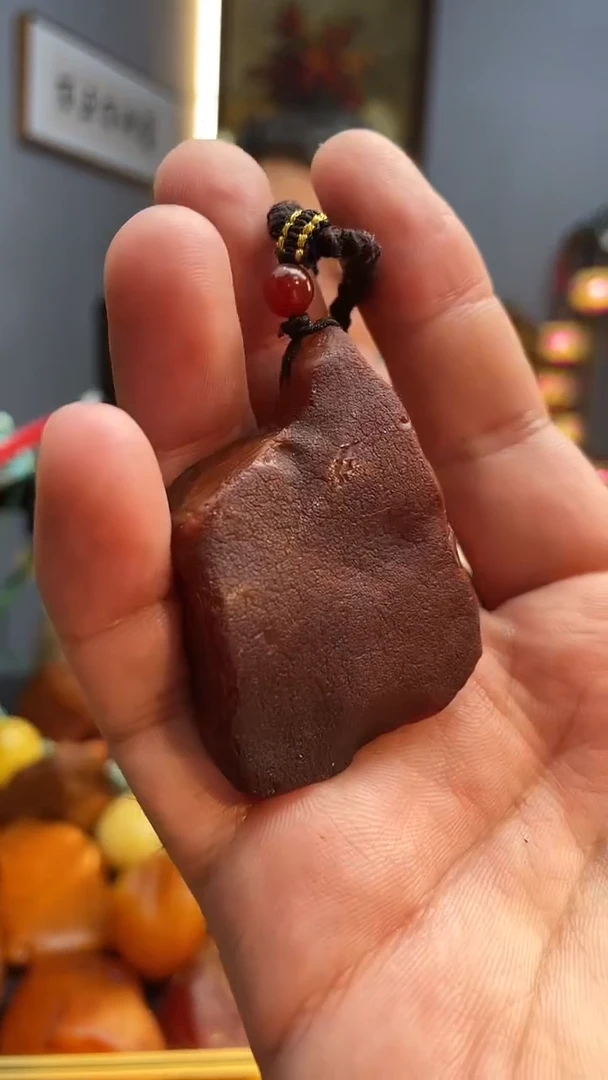 未镶嵌颈饰琥珀吊坠