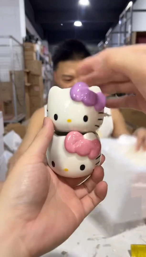 瓷片小号粉色加紫色kt猫小茶杯2件套微瑕