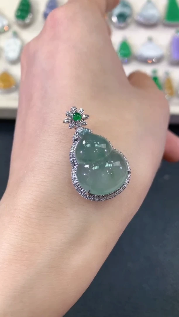 【闪购商品】翡翠吊坠(不含链)18K金镶嵌B80