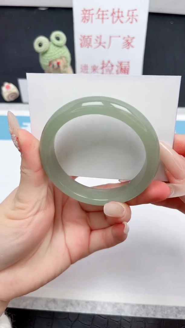 【闪购商品】石英质玉手镯未镶嵌72-56