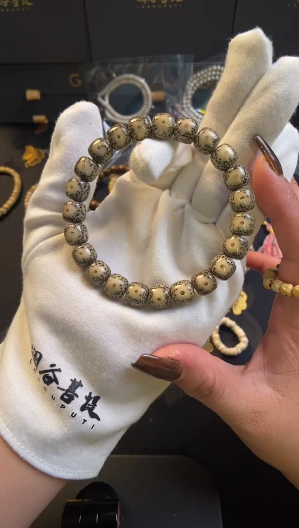 手串星月菩提10*9正月雀青黄金瞳