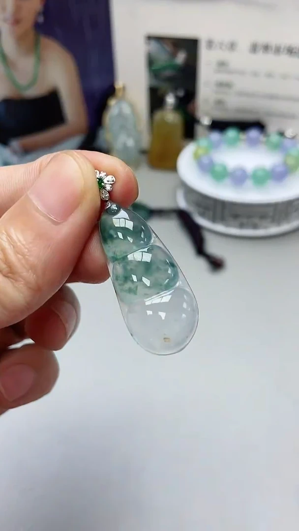 翡翠未镶嵌颈饰豆子