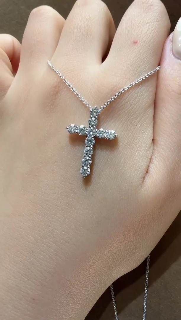 18K金镶嵌项链实验室培育钻石项链白圆形10分抽拉十字架