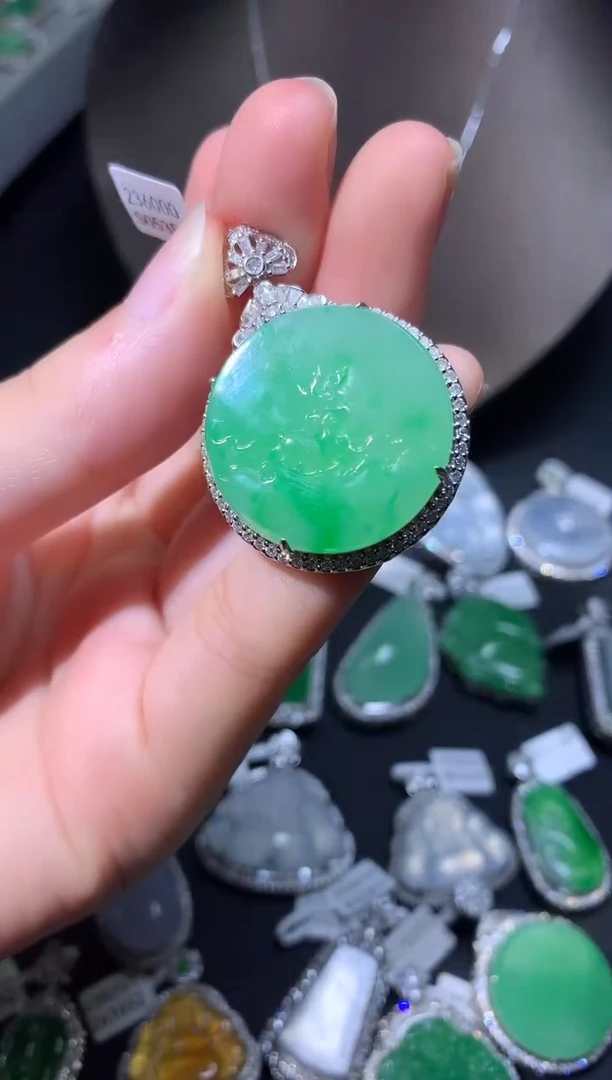 吊坠(不含链)18K金镶嵌翡翠吊坠