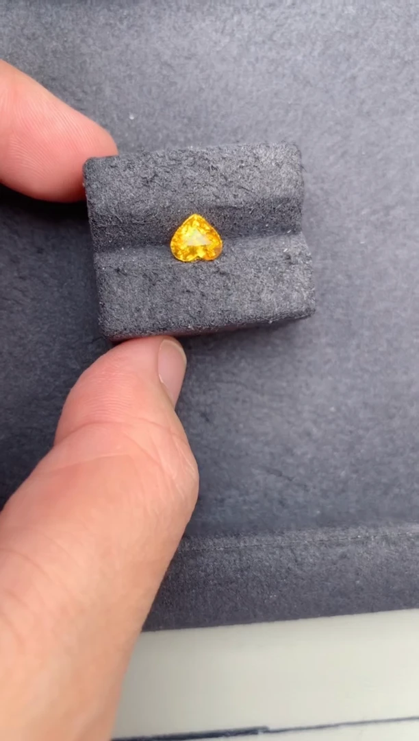 彩色蓝宝石裸石未镶嵌1.2ct黄蓝宝  BE