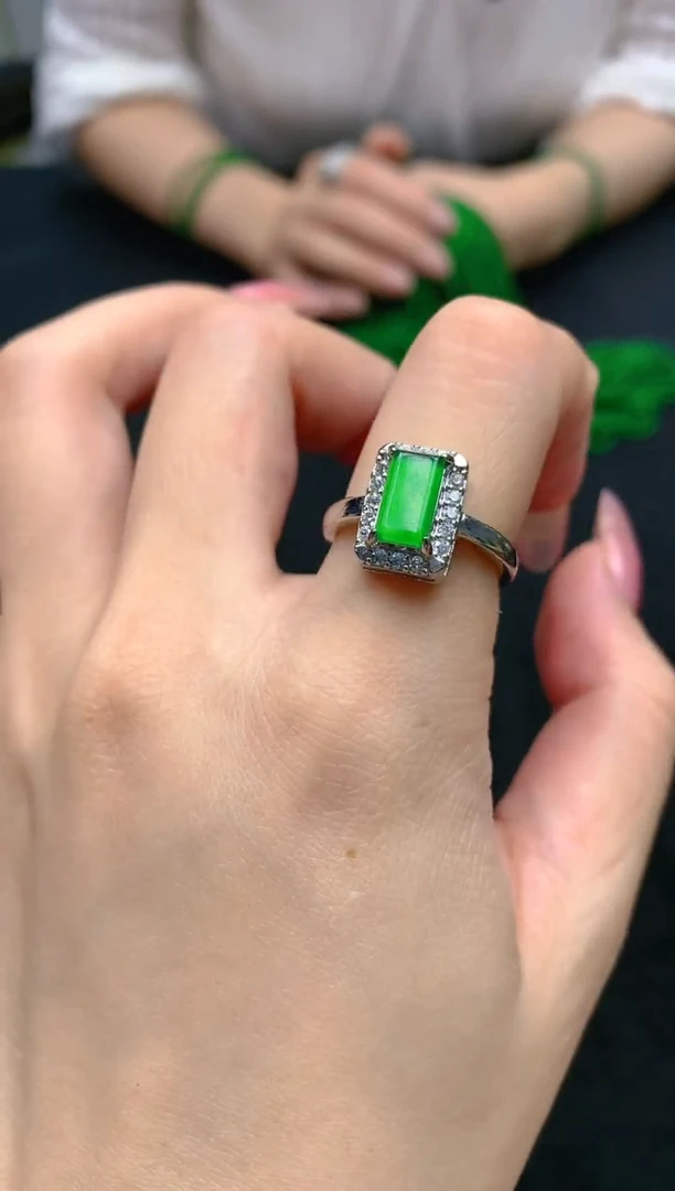 翡翠未镶嵌颈饰天然A货翡翠