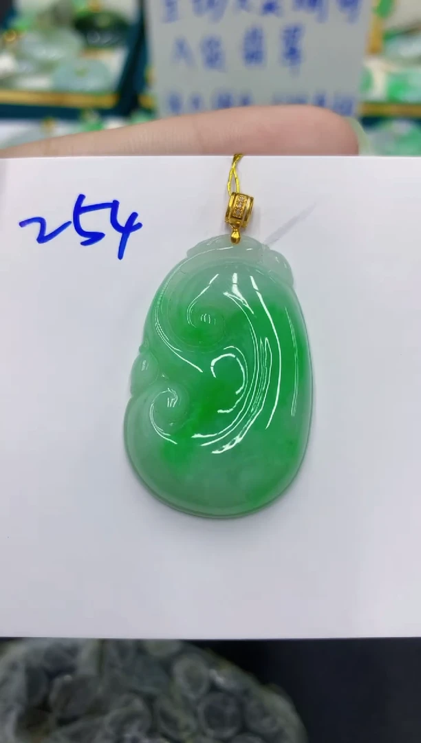 颈饰18K金镶嵌翡翠 翡翠