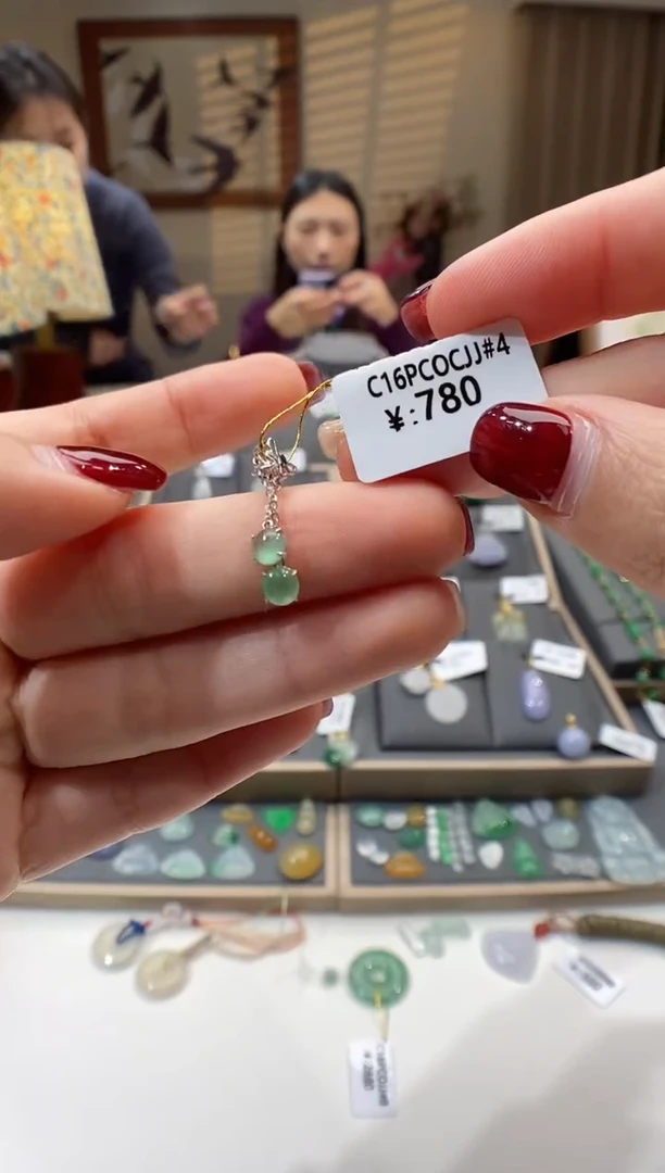 【闪购商品】翡翠颈饰18K金镶嵌蛋面