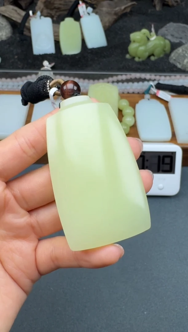 颈饰未镶嵌和田玉3