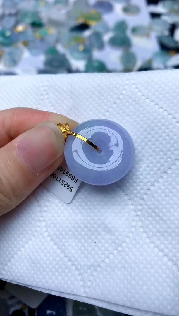 颈饰18K金镶嵌翡翠天然A货翡翠