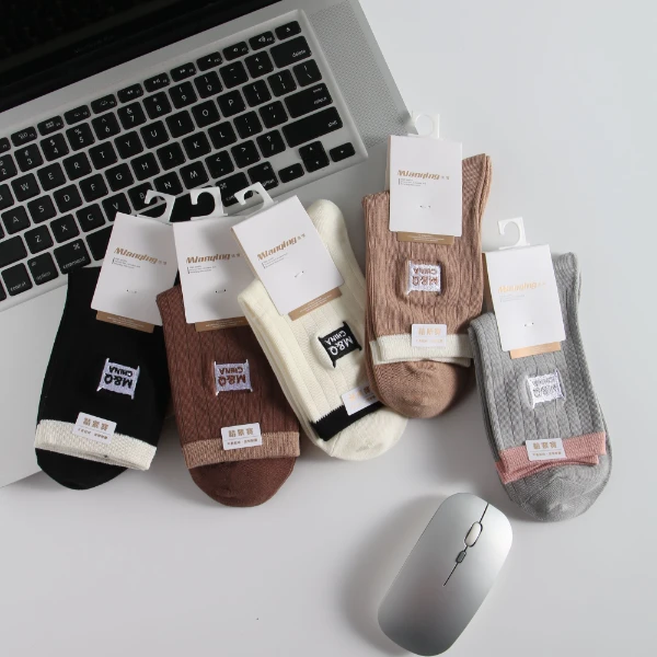 春季新款中筒袜刺绣舒适女袜百搭防臭ins吸汗韩版透气开学抗起球