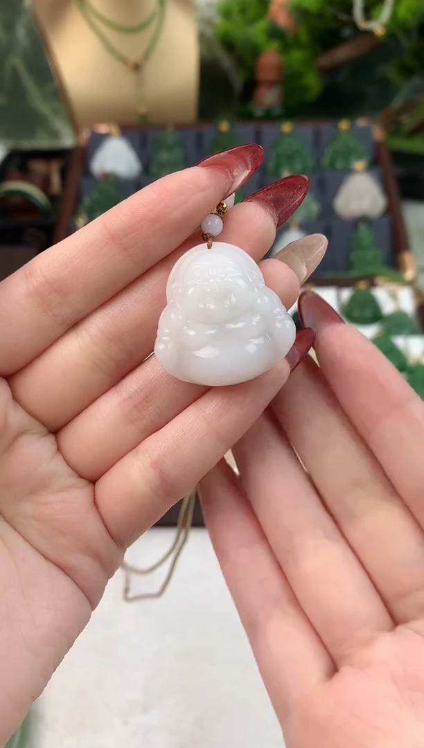 颈饰未镶嵌和田玉吊坠