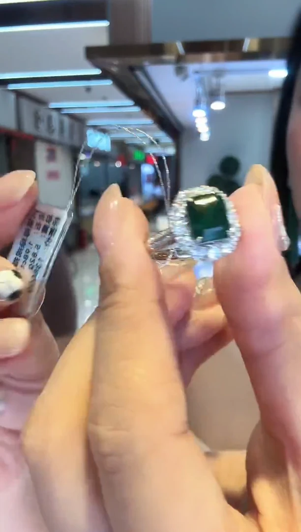 铂Pt950镶嵌戒指祖母绿1.98ct