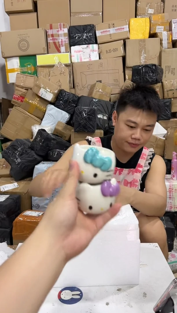 瓷片小号蓝色加紫色kt头型小茶杯 微瑕