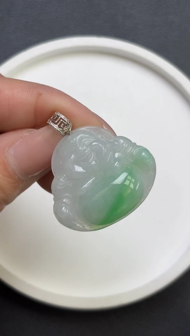 颈饰18K金镶嵌翡翠佛公